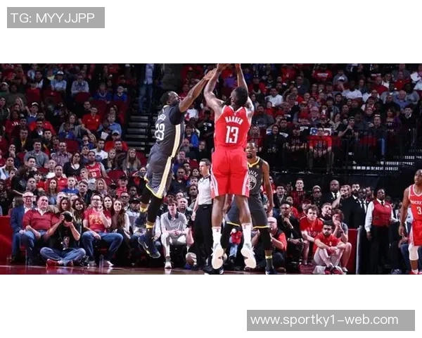 墨菲半场火力全开11投7中三分命中率高达50狂砍22分3篮板 墨菲半场火力全开11投7中三分命中率高达50狂砍22分3篮板