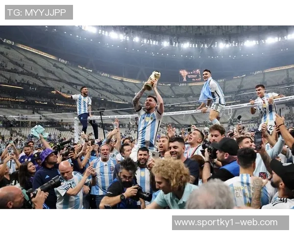 阿根廷队备战波多黎各梅西归队训练照片引发球迷热议